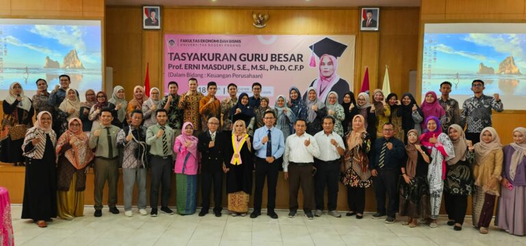 Pengukuhan Prof. Erni Masdupi, SE, M.Si, Ph.D, CFP sebagai Guru Besar FEB UNP Bidang Keuangan Perusahaan